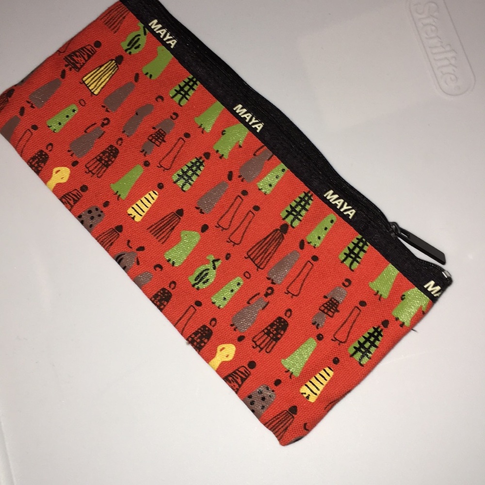Cosmetics pencils/makeup brushes, zippered.